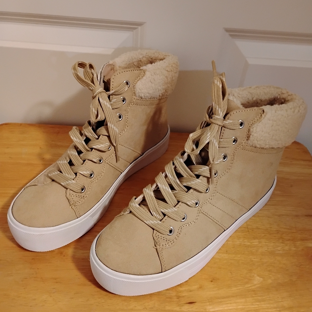 Marc Fisher Tan Ankle Boots with Cozy Lining Size 7